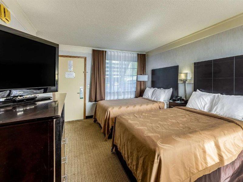 Quality Inn Lakefront St. Ignace Zewnętrze zdjęcie
