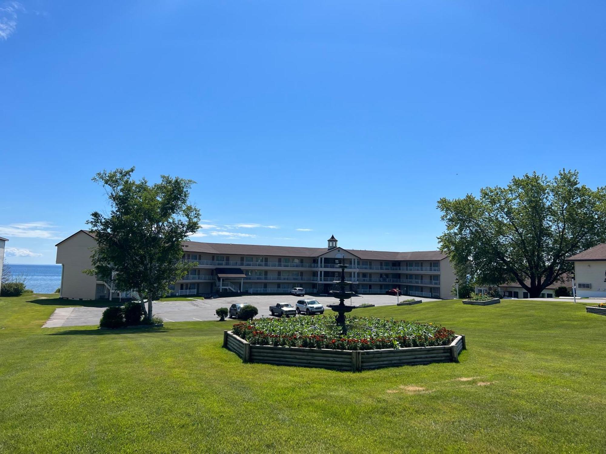 Quality Inn Lakefront St. Ignace Zewnętrze zdjęcie