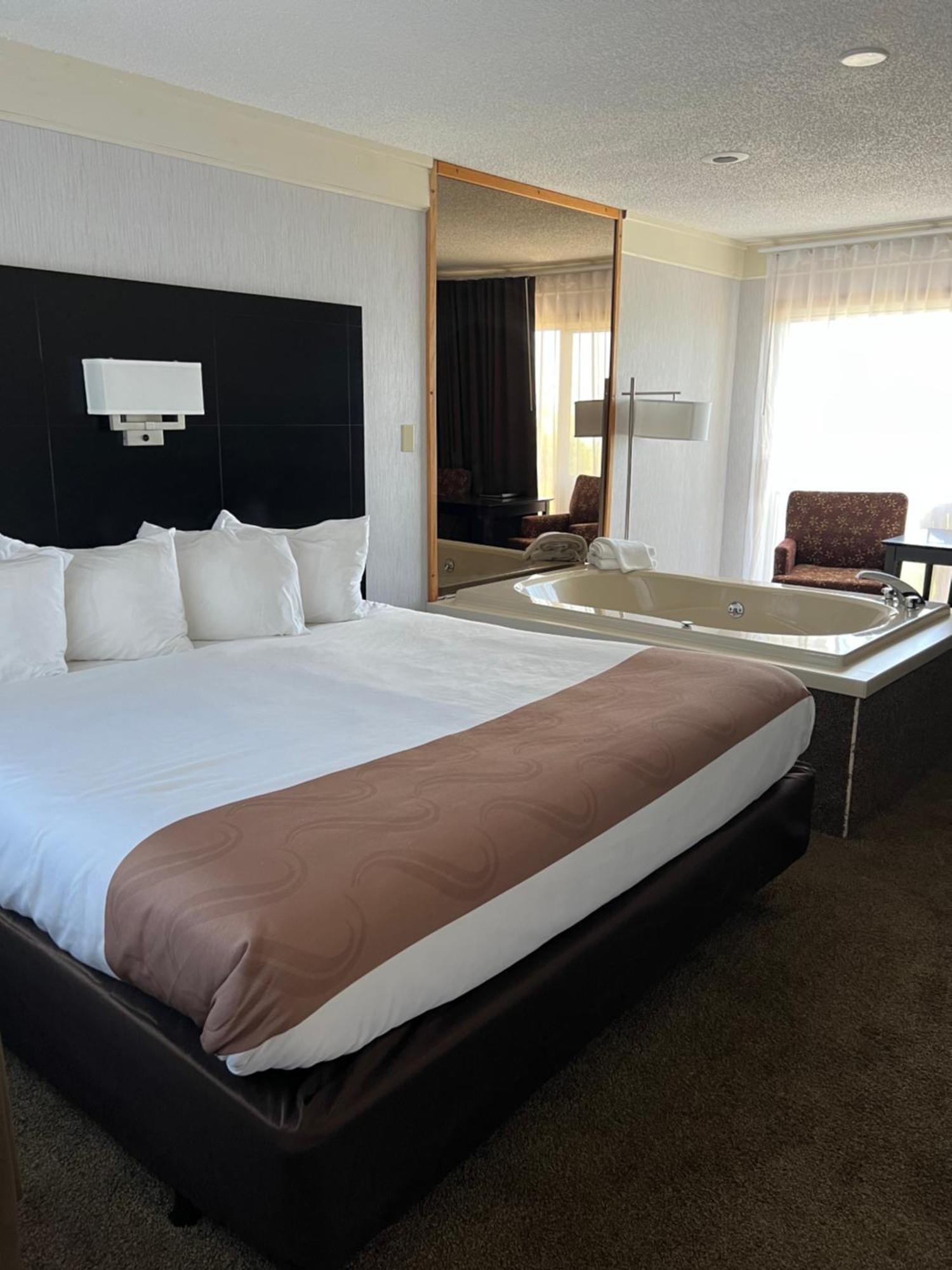 Quality Inn Lakefront St. Ignace Zewnętrze zdjęcie