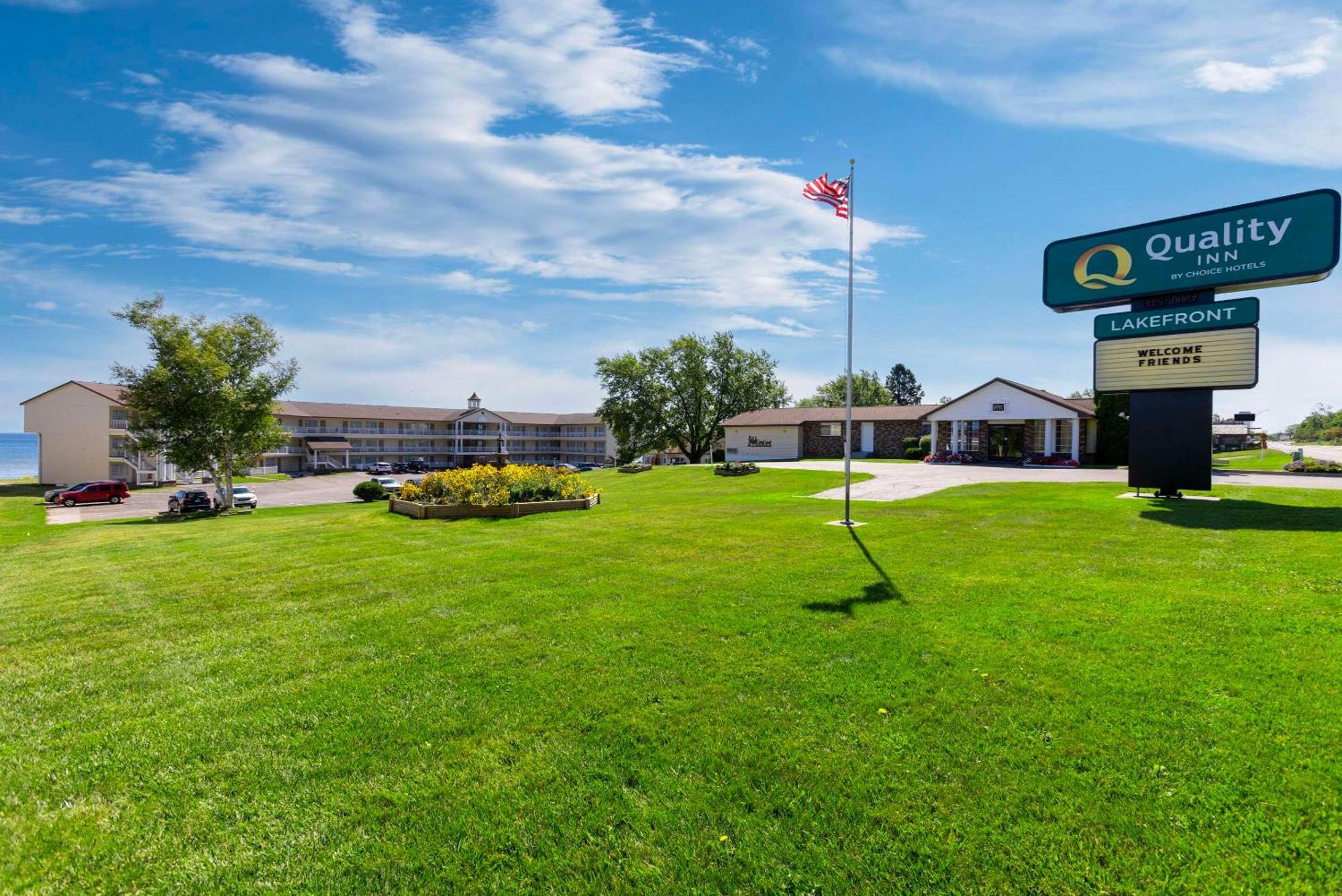 Quality Inn Lakefront St. Ignace Zewnętrze zdjęcie